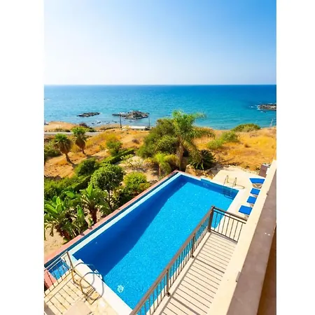 Mermaid Villa Pomos